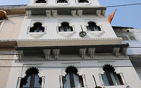 Mewar Avenue Guest House Near Lake Pichola